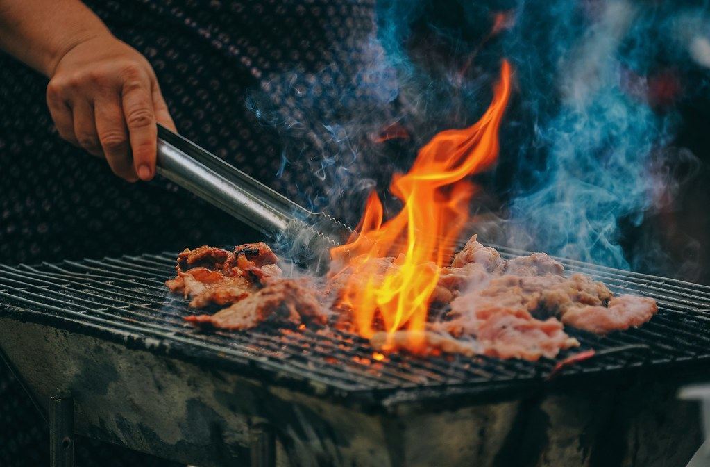 Cocina de Brasas Limeñas trabajando a fuego vivo